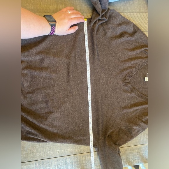 Joseph Abboud 100% extra fine merino wool brown v-neck sweater - Picture 7 of 9